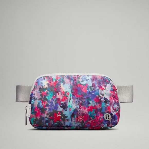 lululemon belt bag prism wash print multi/vapor NWT Everywhere Crossbody 1L Lululemon Prism Print Multi Everywhere